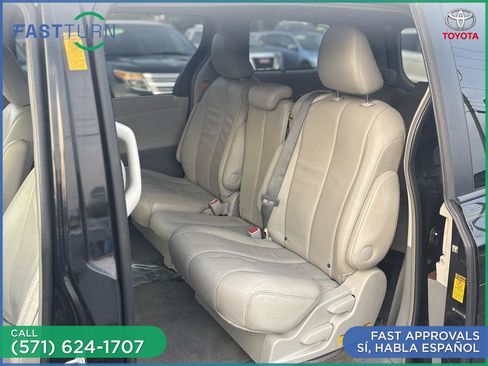 Used 2014 Toyota Sienna XLE FWD image 16