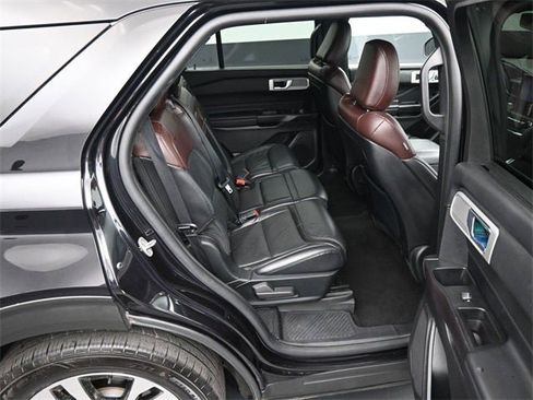 Used 2020 Ford Explorer Platinum image 17