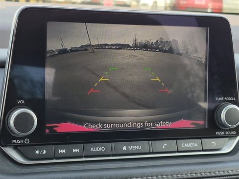 Used 2022 Nissan Rogue SV image 22