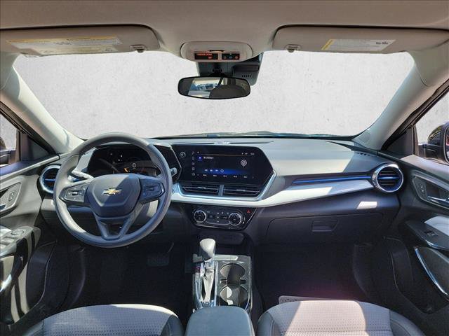 Used 2025 Chevrolet Trax LT FWD image 14