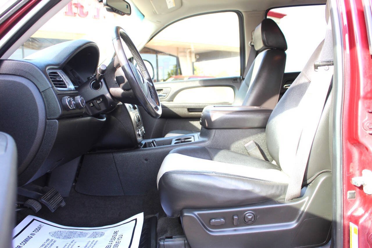 Used 2008 Chevrolet Avalanche LT w/ LT Preferred Equipment Group AWD/4WD image 16