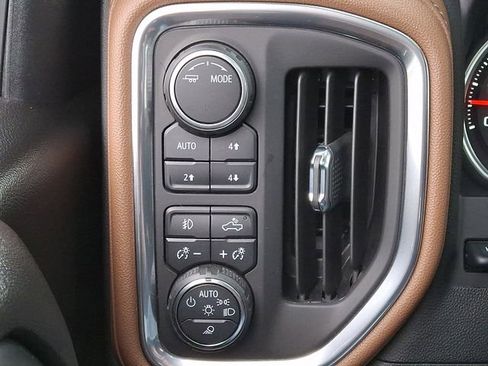 Used 2022 Chevrolet Silverado 1500 High Country w/ Technology Package AWD/4WD image 26