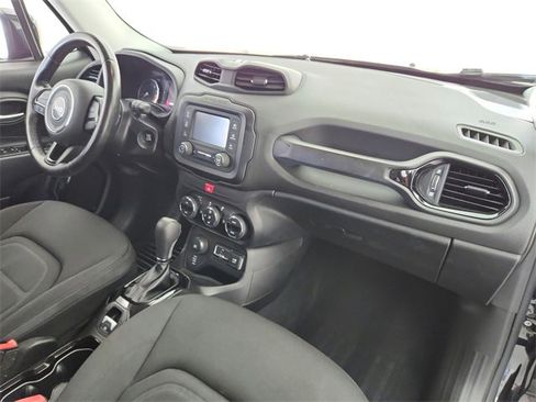 Used 2016 Jeep Renegade Latitude image 17