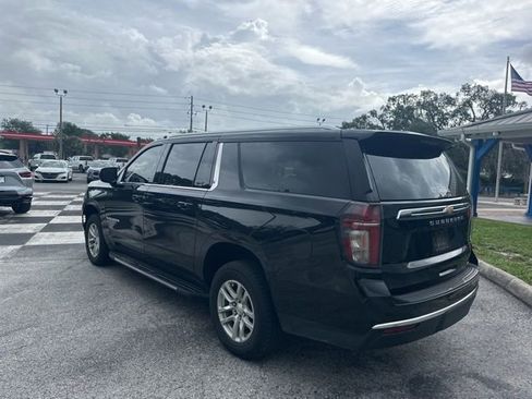 Used 2023 Chevrolet Suburban LT RWD image 3