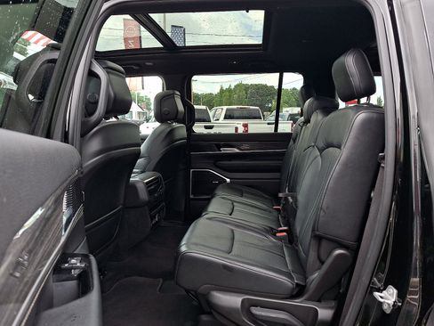 Used 2022 Jeep Wagoneer Series II w/ Premium Group I AWD/4WD image 13