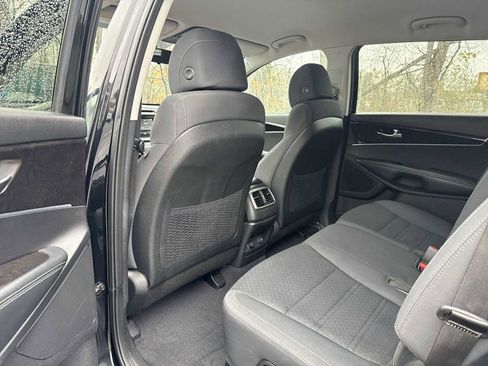 Used 2017 Kia Sorento LX image 12