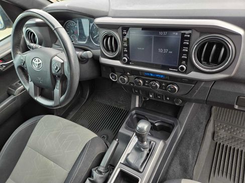 Used 2022 Toyota Tacoma TRD Off-Road AWD/4WD image 14