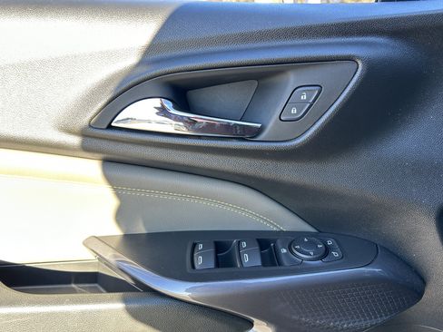 Used 2024 Chevrolet Trax ACTIV w/ Sunroof Package image 19