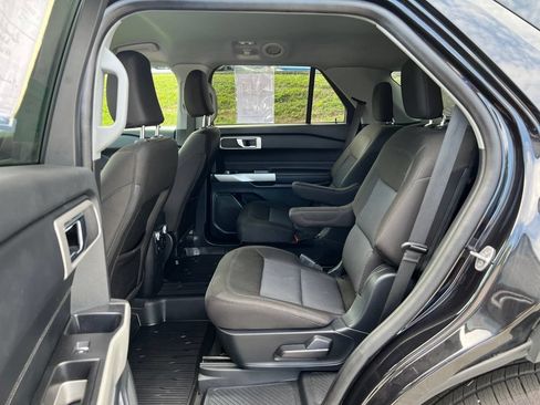 Used 2022 Ford Explorer XLT AWD/4WD image 9