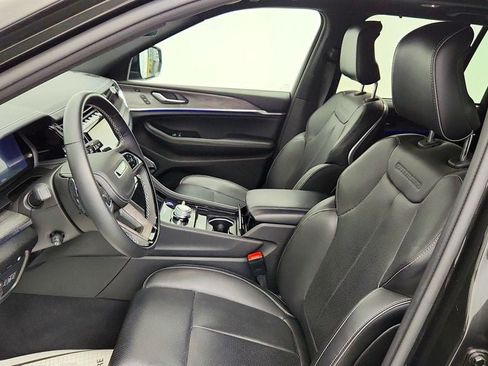 Used 2023 Jeep Grand Cherokee Overland w/ Advanced Protech Group III AWD/4WD image 19