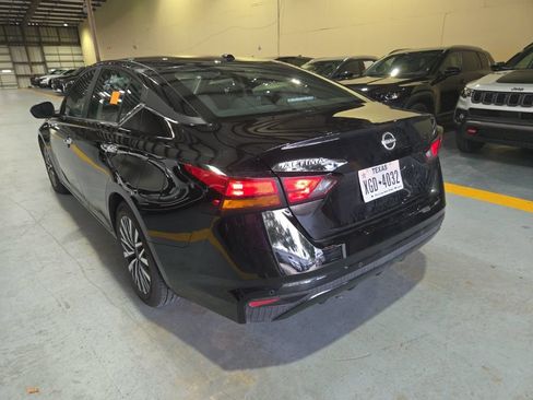 Used 2025 Nissan Altima 2.5 SV FWD image 8