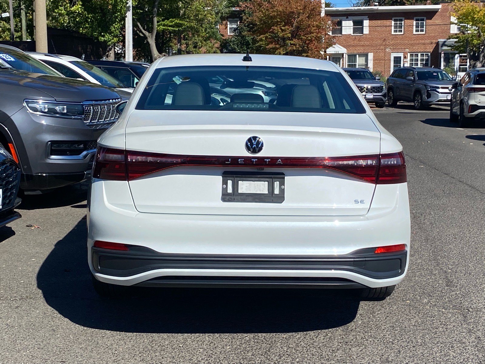Certified 2025 Volkswagen Jetta SE w/ Sunroof Package FWD image 4