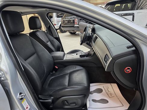 Used 2014 Jaguar XF RWD image 20
