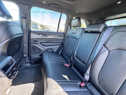 New 2026 Jeep Grand Cherokee Limited AWD/4WD image 16