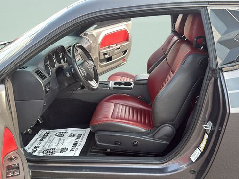 Used 2013 Dodge Challenger R/T RWD image 5
