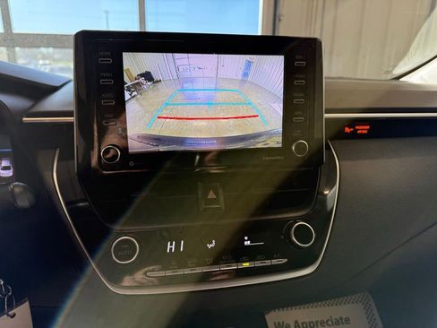 Used 2021 Toyota Corolla LE image 18