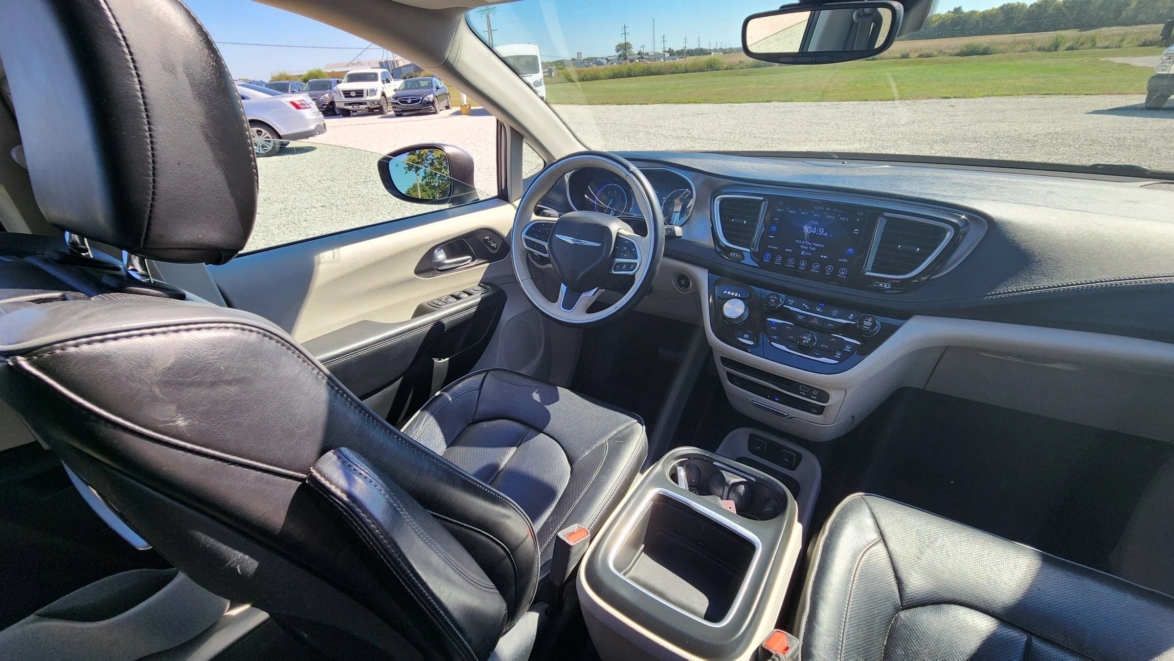 Used 2017 Chrysler Pacifica Limited FWD image 14