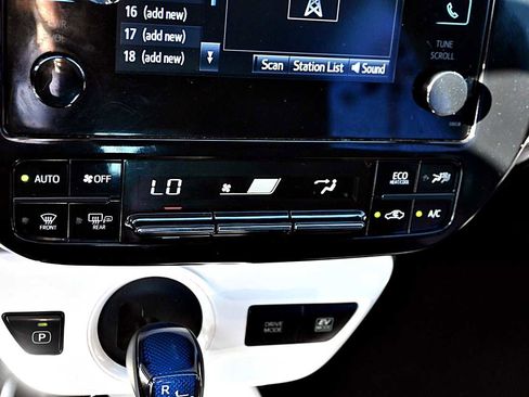 Used 2016 Toyota Prius Two image 22