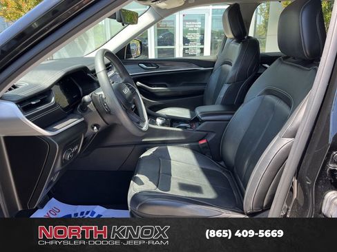 Used 2023 Jeep Grand Cherokee L Limited w/ Luxury Tech Group II AWD/4WD image 3