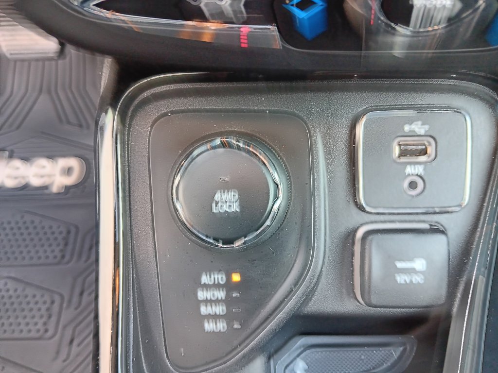 Used 2018 Jeep Compass Limited w/ Safe & Security Group AWD/4WD image 20