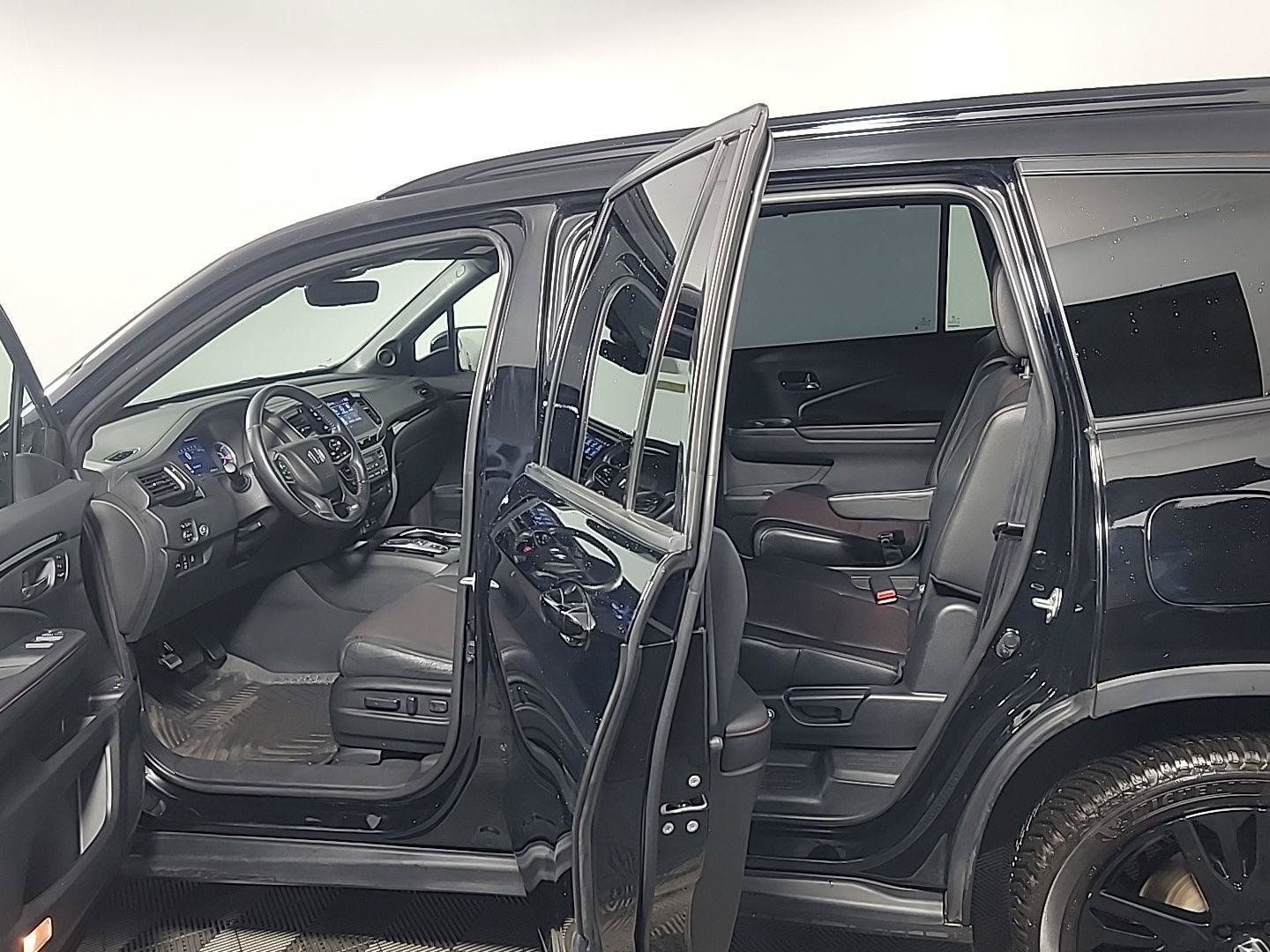 Certified 2022 Honda Pilot Black Edition image 16