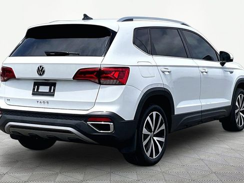 Used 2022 Volkswagen Taos SE w/ IQ.Drive SE Package FWD image 2