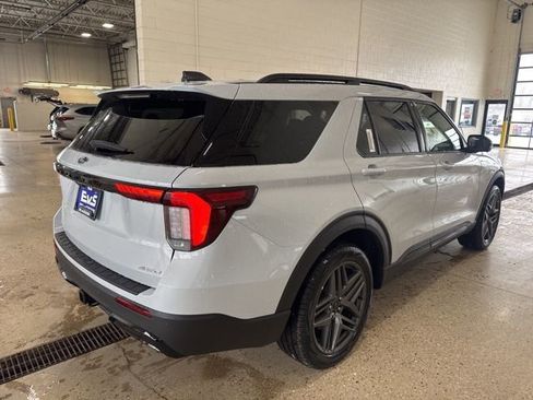 New 2026 Ford Explorer ST-Line w/ ST-Line Street Pack AWD/4WD image 3