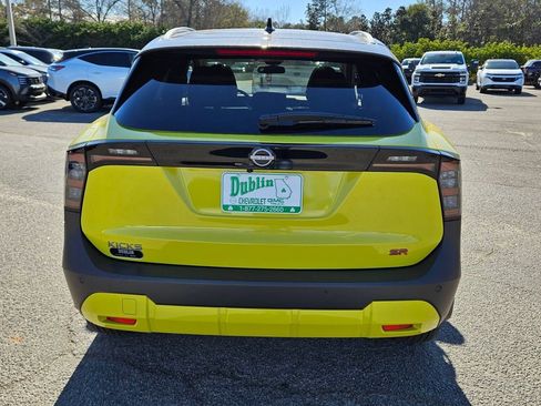 New 2026 Nissan Kicks SR w/ SR Premium Package FWD image 8