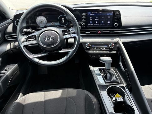 Certified 2021 Hyundai Elantra SEL w/ Convenience Package FWD image 19