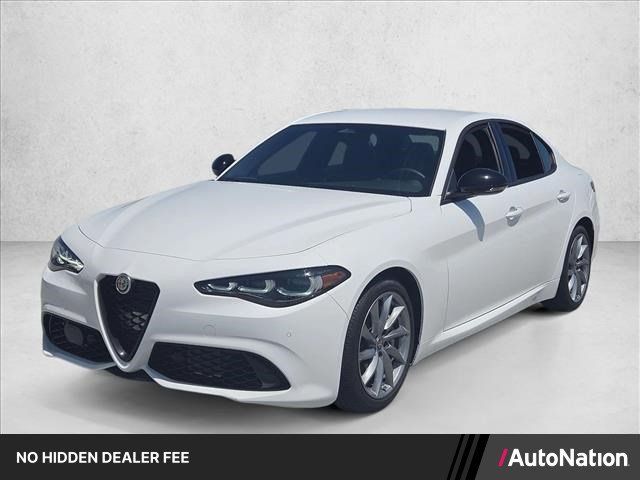 Used 2025 Alfa Romeo Giulia RWD image 1