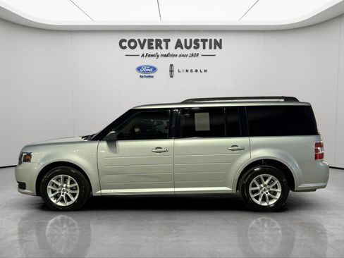 Used 2019 Ford Flex SE image 2