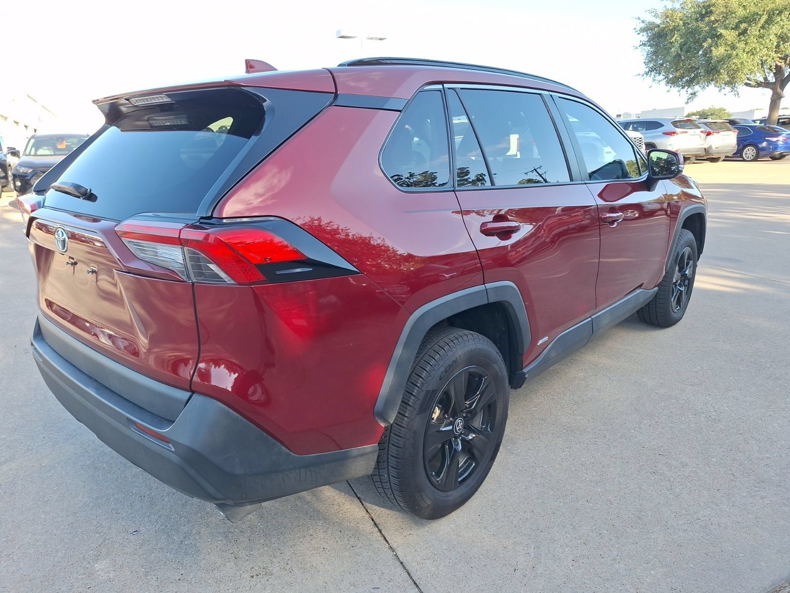 Used 2022 Toyota RAV4 XLE w/ Convenience Package AWD/4WD image 6