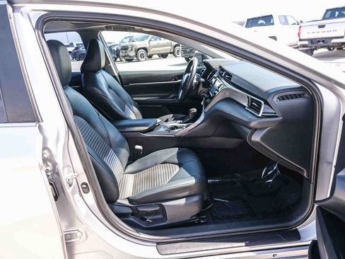 Used 2018 Toyota Camry SE w/ Moonroof Package FWD image 18
