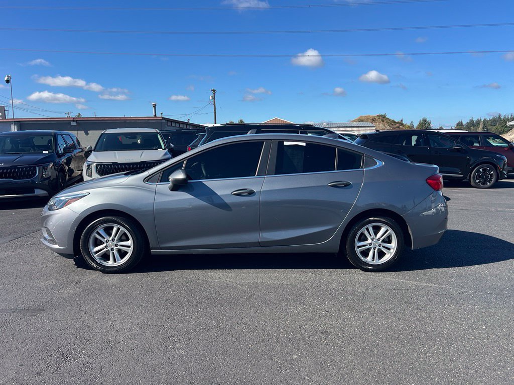 Used 2018 Chevrolet Cruze LT w/ Convenience Package FWD image 4