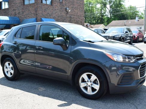 Used 2019 Chevrolet Trax LS w/ Tint and Cruise Package FWD image 4