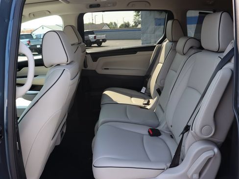Used 2026 Honda Odyssey Touring image 11