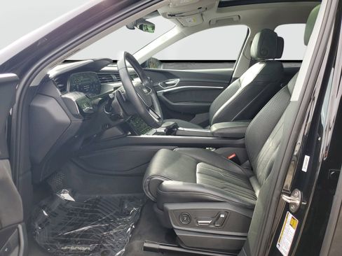 Used 2022 Audi e-tron Prestige image 18