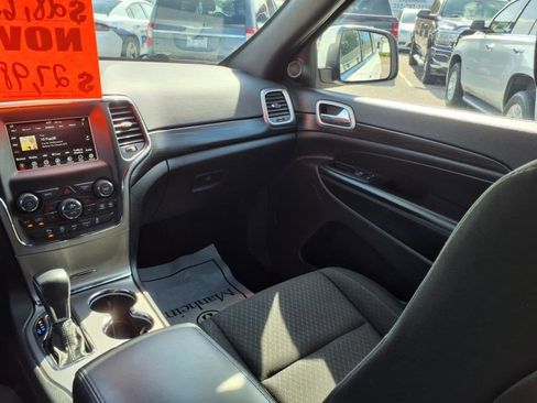 Used 2021 Jeep Grand Cherokee Laredo image 14