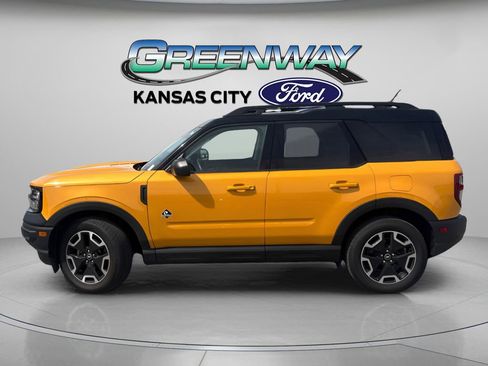 Used 2022 Ford Bronco Sport Outer Banks w/ Tech Package AWD/4WD image 4