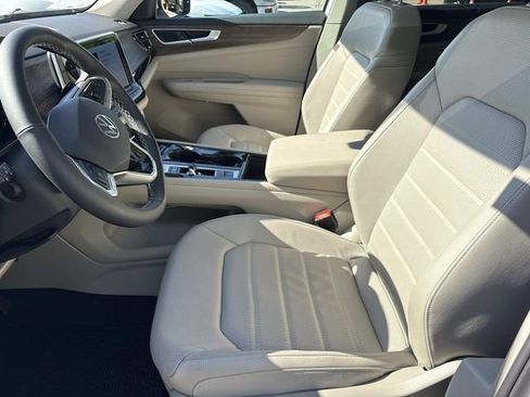 Used 2025 Volkswagen Atlas SEL AWD/4WD image 26