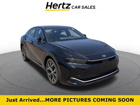 Used 2025 Toyota Crown AWD/4WD image 1