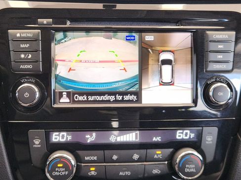 Used 2018 Nissan Rogue SV w/ Premium Package FWD image 17