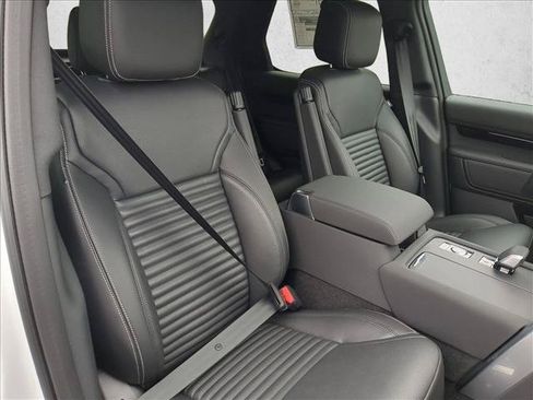 New 2026 Land Rover Discovery S AWD/4WD image 26