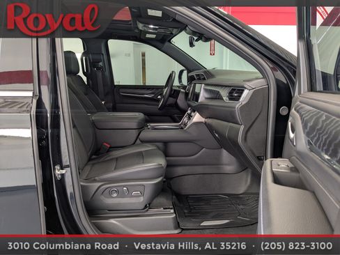 Used 2024 GMC Yukon Denali w/ Denali Reserve Package AWD/4WD image 8