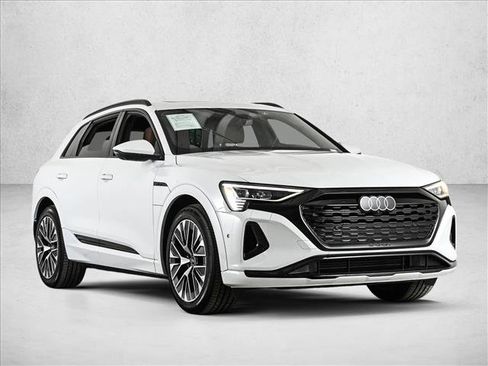 Certified 2024 Audi Q8 e-tron Premium Plus image 3