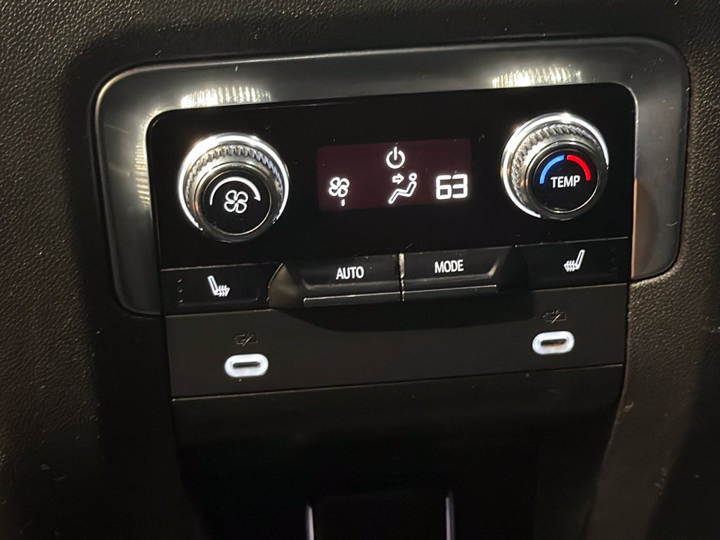 Used 2021 GMC Yukon Denali w/ Denali Premium Package AWD/4WD image 24