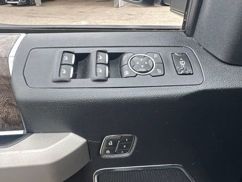 Used 2019 Ford F250 Lariat w/ Lariat Ultimate Package AWD/4WD image 17
