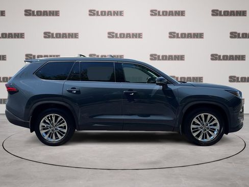 Used 2025 Toyota Grand Highlander AWD image 6