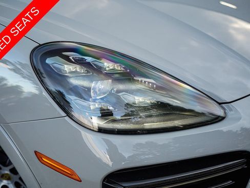 Used 2021 Porsche Cayenne Turbo S AWD/4WD image 6