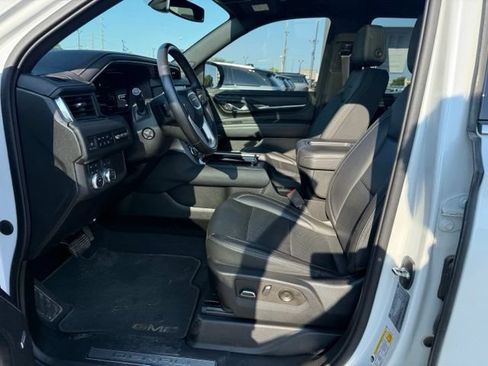 Used 2022 GMC Yukon Denali AWD/4WD image 2